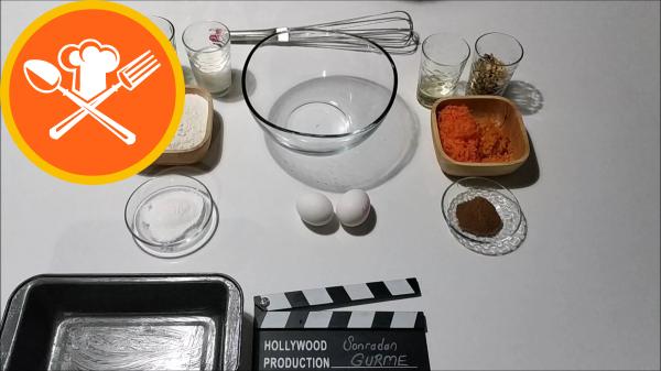 Πώς να φτιάξετε κέικ καρότο πορτοκάλι με κανέλα καρύδια;  (με βίντεο)